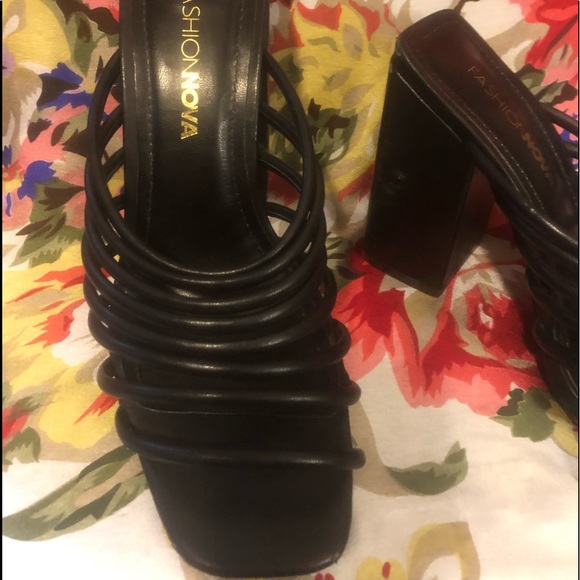 Chunky Heel Straps Sandals - Picture 3 of 4